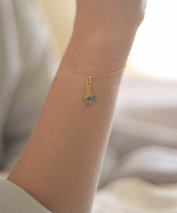 pulsera zapatilla de ballet con lacito de color