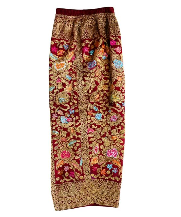 falda bali estilo balines borados oro y colores vivos es burdeos