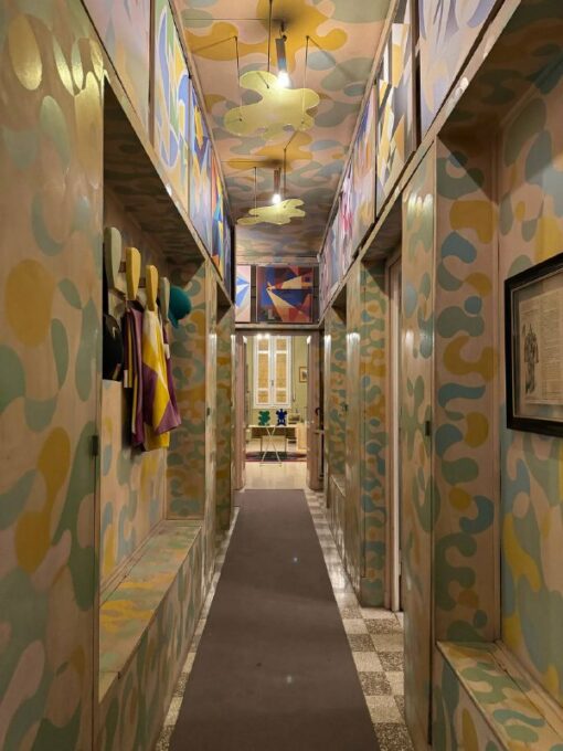 Felpa hecha a mano en Roma con tejido decorativo y brillo dorado, inspiración italiana