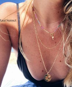 Collar Maui con miyukis de colores y piezas geométricas en plata de ley bañada en oro, hecho a mano