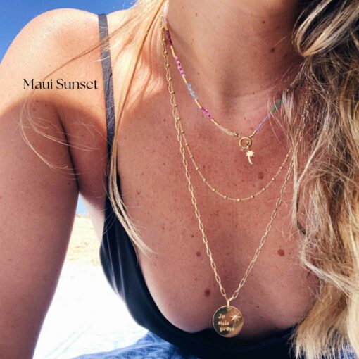 Collar Maui con miyukis de colores y piezas geométricas en plata de ley bañada en oro, hecho a mano