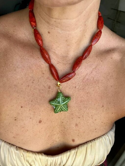 collar coral y estrella de mar ceramica