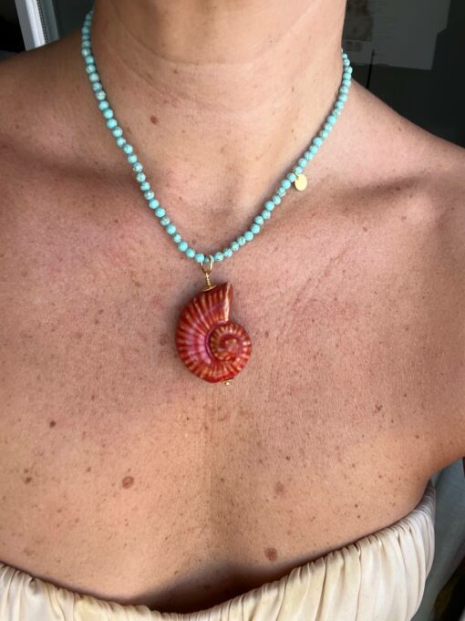 collar caracola ceramica roja con piedras preciosas turquesas