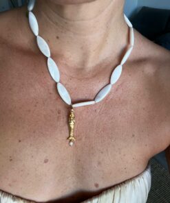 collar nacar y charm sirena con perla barroca