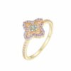 Anillo Posidonia de la colección Sirena de Nat & Belle, con circonitas de colores, inspirado en flores marinas.