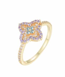 Anillo Posidonia de la colección Sirena de Nat & Belle, con circonitas de colores, inspirado en flores marinas.