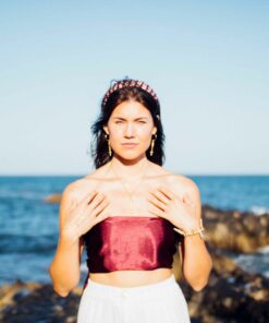 Charm de sirena con perla barroca natural, joyería femenina inspirada en el mar.