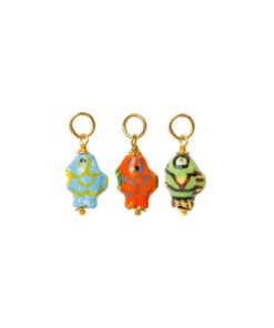 Charms de peces azul, naranja y verde, hechos a mano en cerámica, perfectos para combinar en un collar