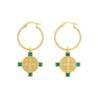 Pendientes de aro plata bañada en oro con charm medalla San Benito y cristales verdes